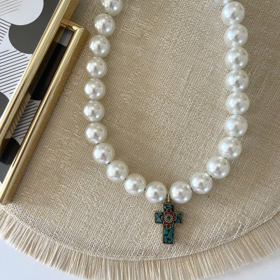 COLLANA PERLE GIGANTI PENDENTE CROCE