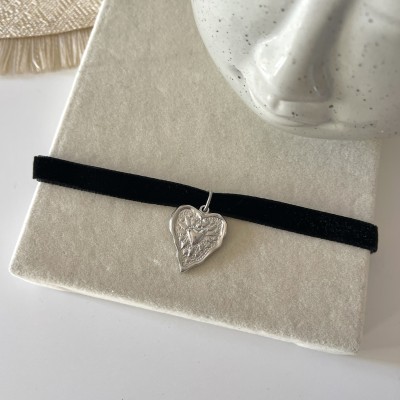 CHOKER VELVET CON CUORE PENDENTE