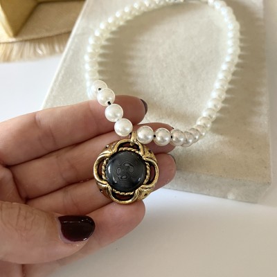 COLLANA PERLE CON BOTTONE PENDENTE