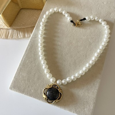 COLLANA PERLE CON BOTTONE PENDENTE